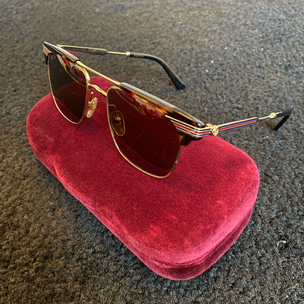 GUCCI black and gold sunglasses 💯Authentic!
